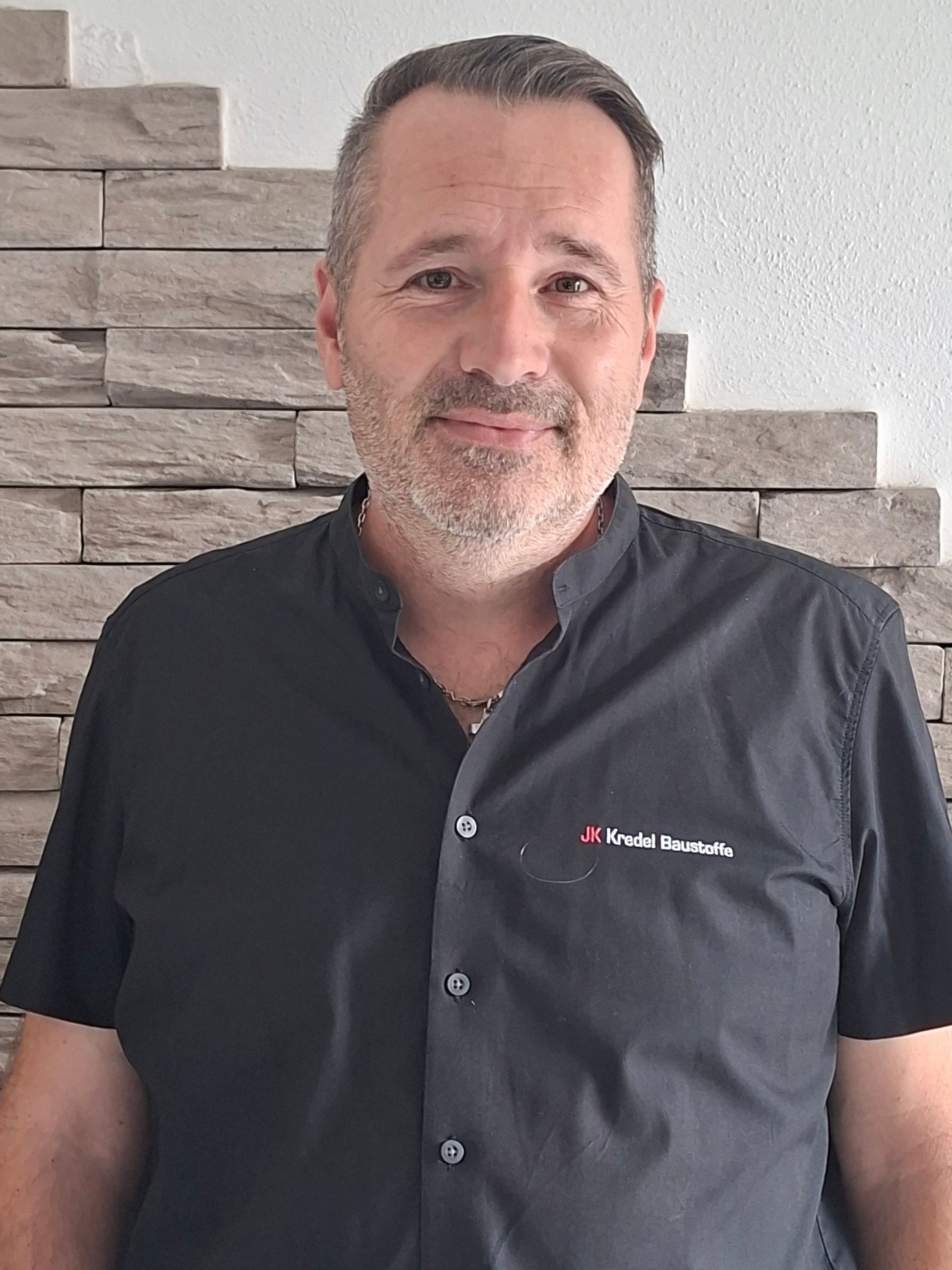 Porträt von Jörg, Mitarbeiter der JK Kredel Baustoffe