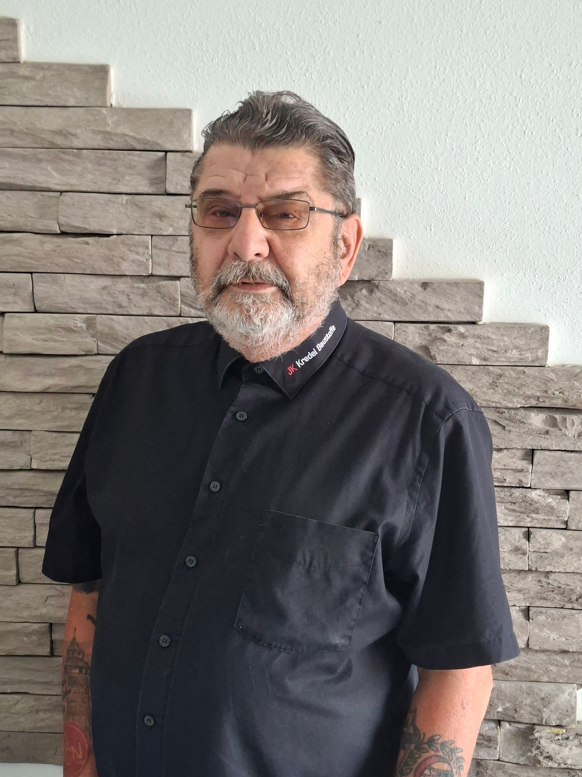 Porträt von Manni, Mitarbeiter der JK Kredel Baustoffe