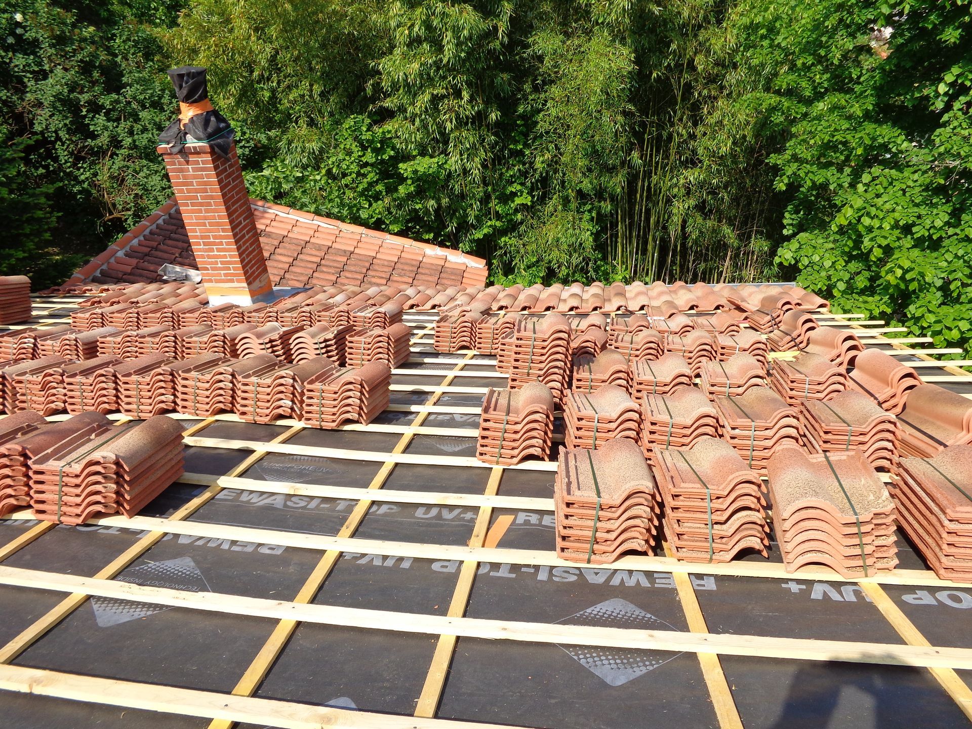 Toit en tuile finalisé.