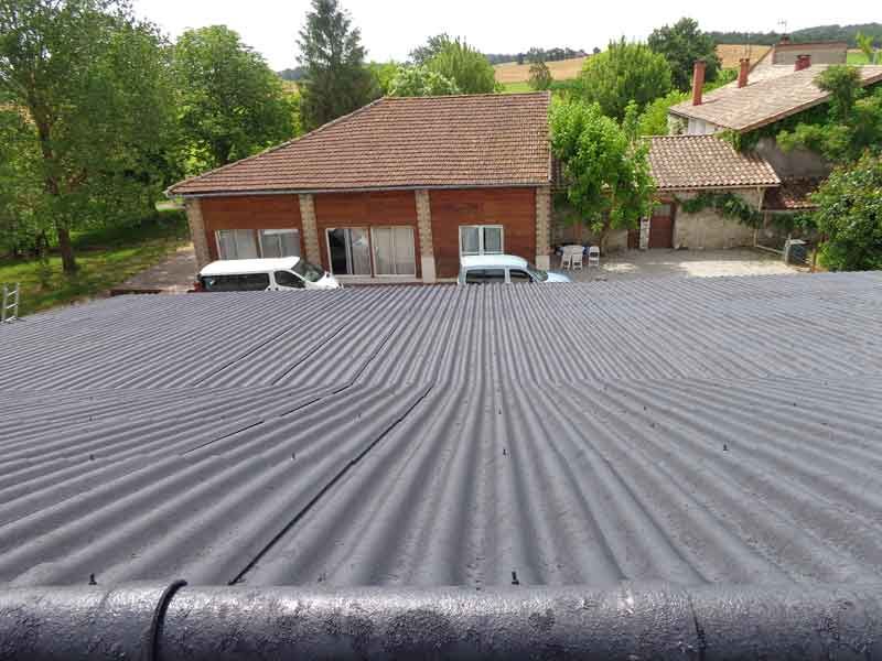 Plaques de zinguerie après la pose d'imperméabilisant