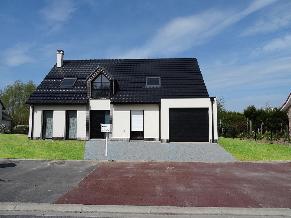 Maison neuve moderne et individuelle sur deux niveau équipée de deux fenêtres Velux
