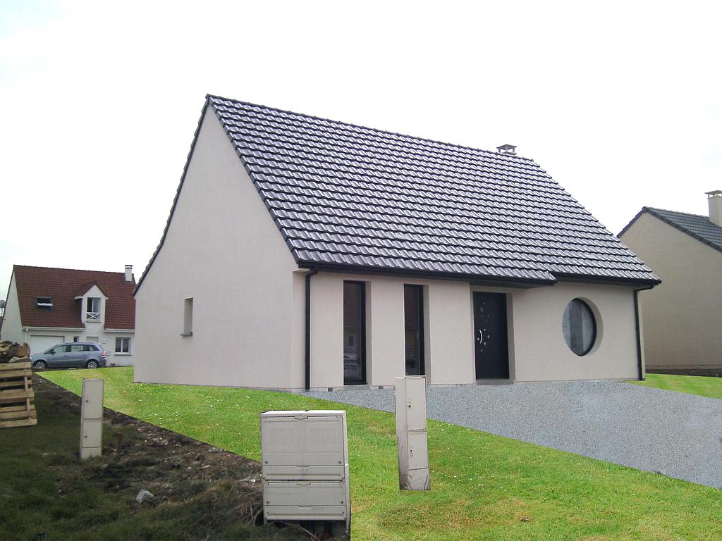 Maison individuelle équipée d'une fenêtre ronde