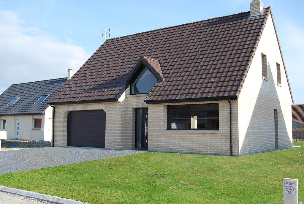 Maison individuelle design en brisque blanche