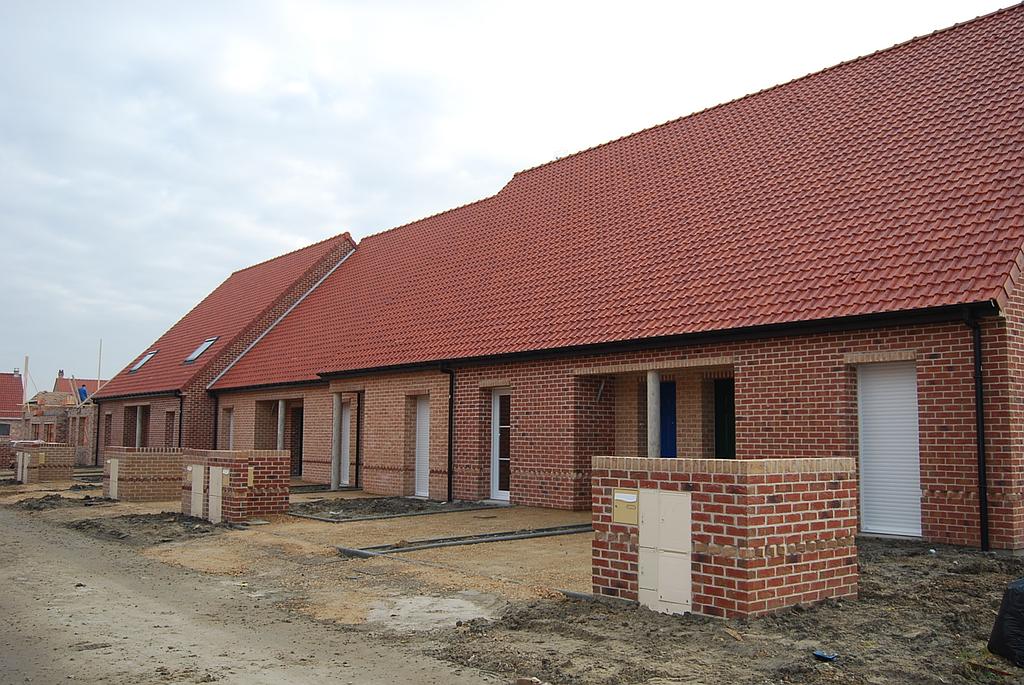 Maisons collectives de plain-pied, neuve, en cours de construction