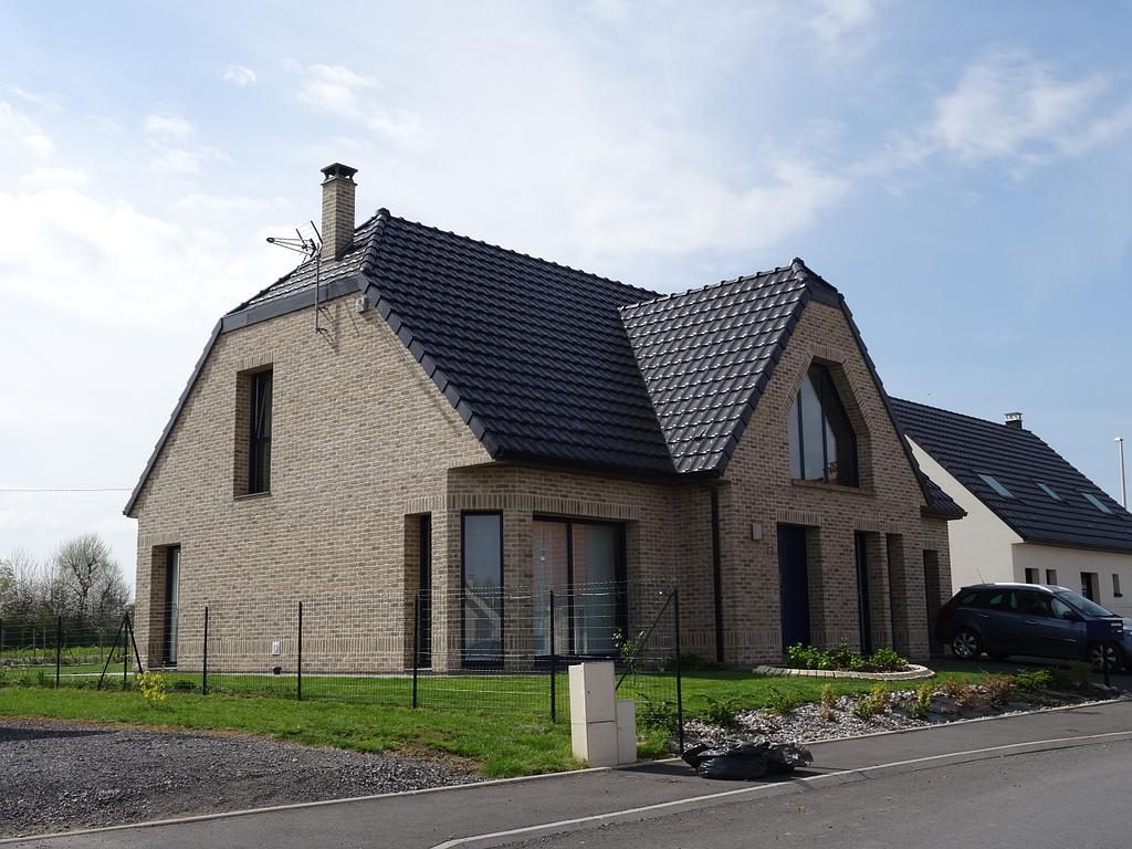 Maison individuelle en brique avec devanture de forme pseudo arrondie