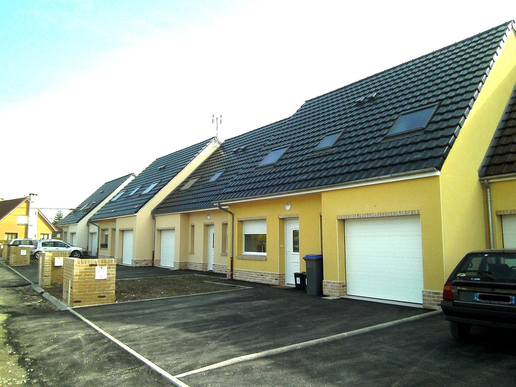 Maisons collectives de plain-pied avec garage