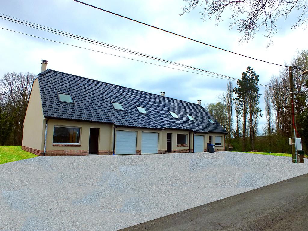 Trois maisons individuelles mitoyennes chacune équipée d'un garage