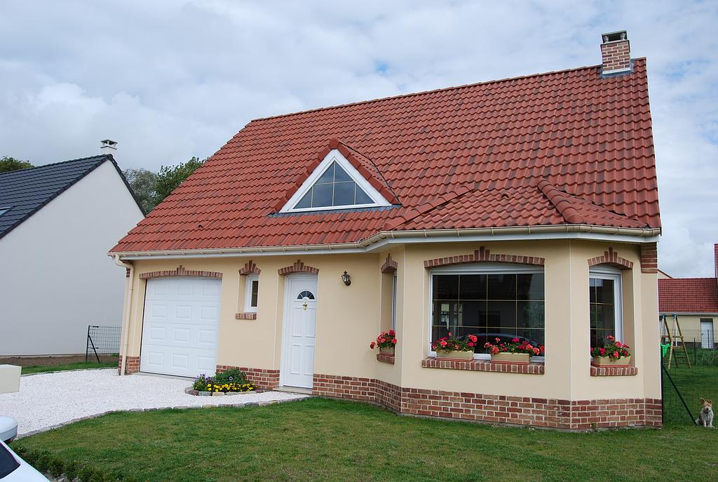 Petite maison individuelle de charme en crépis et briques