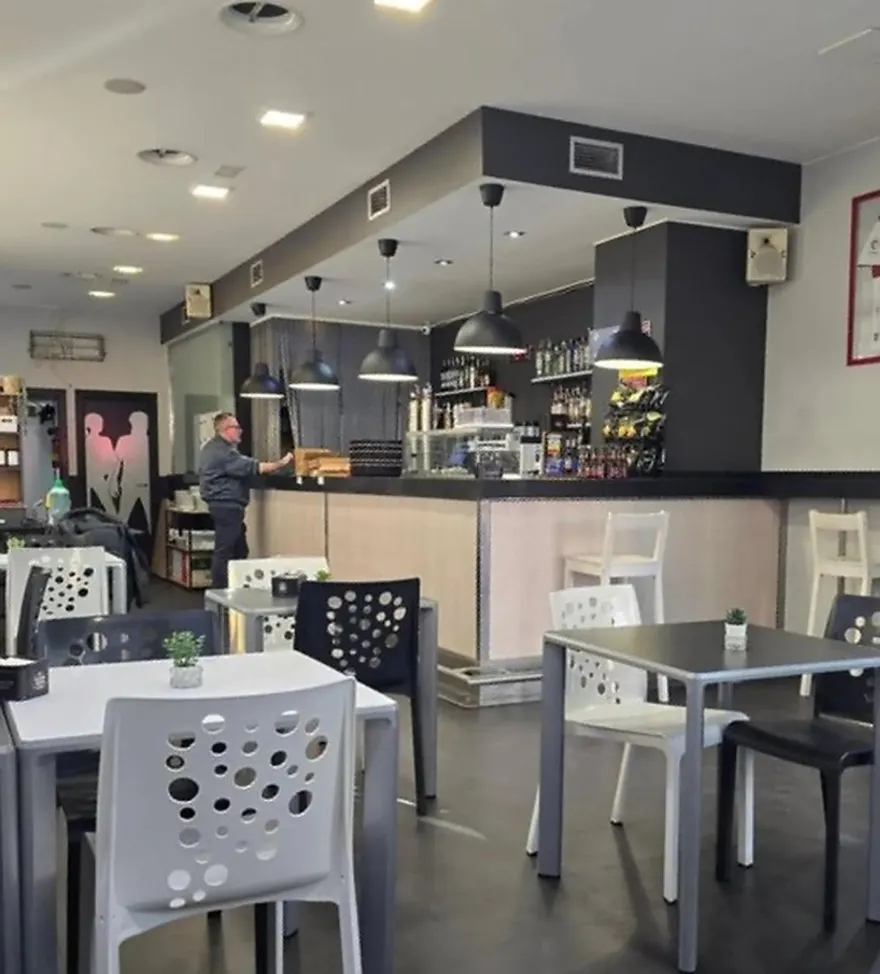 La barra del bar de