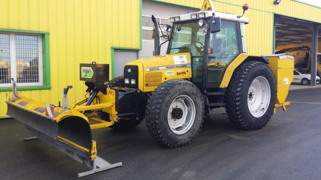 Déneigeuse tracteur