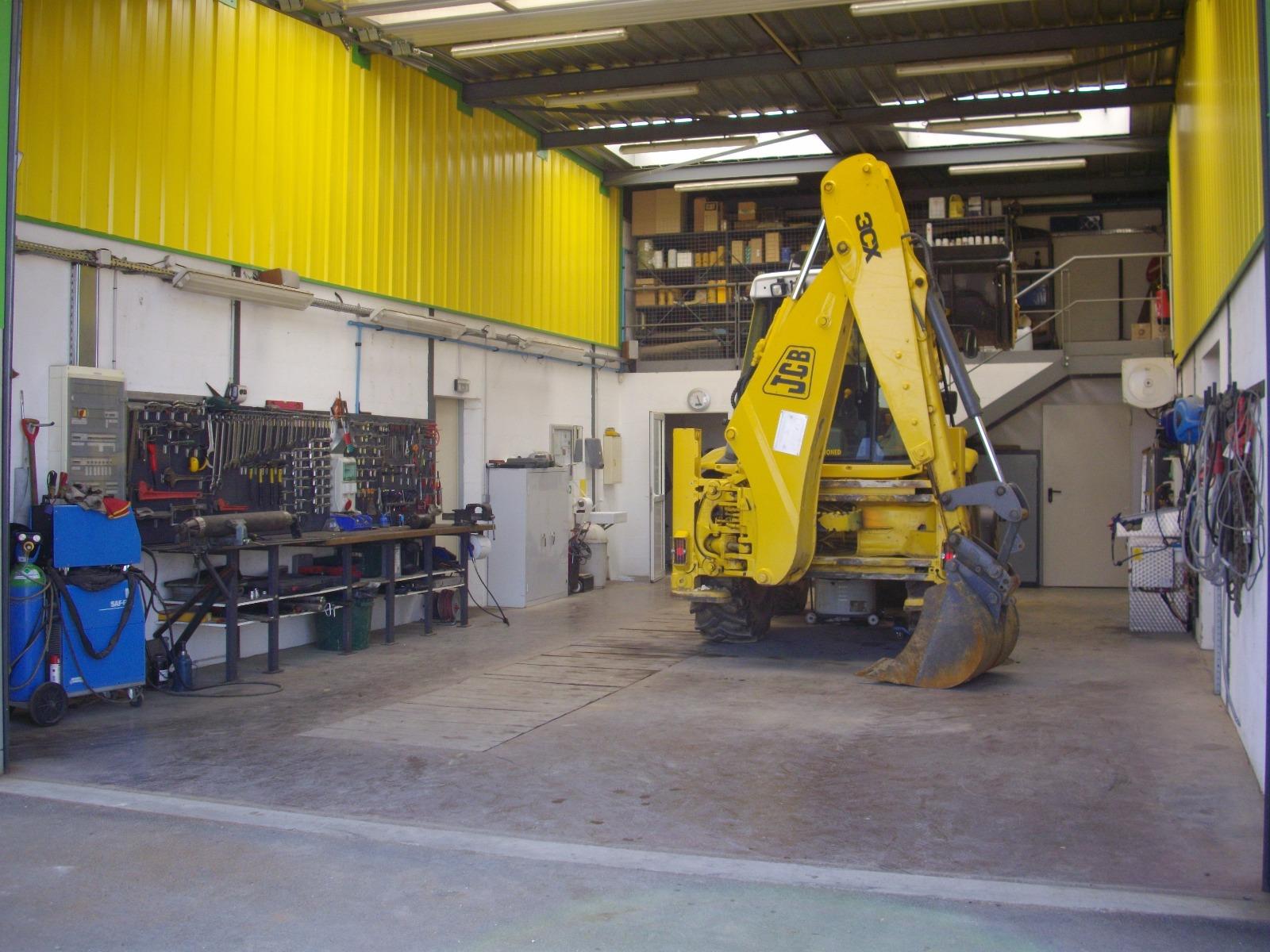 Tractopelle terrassement VRD