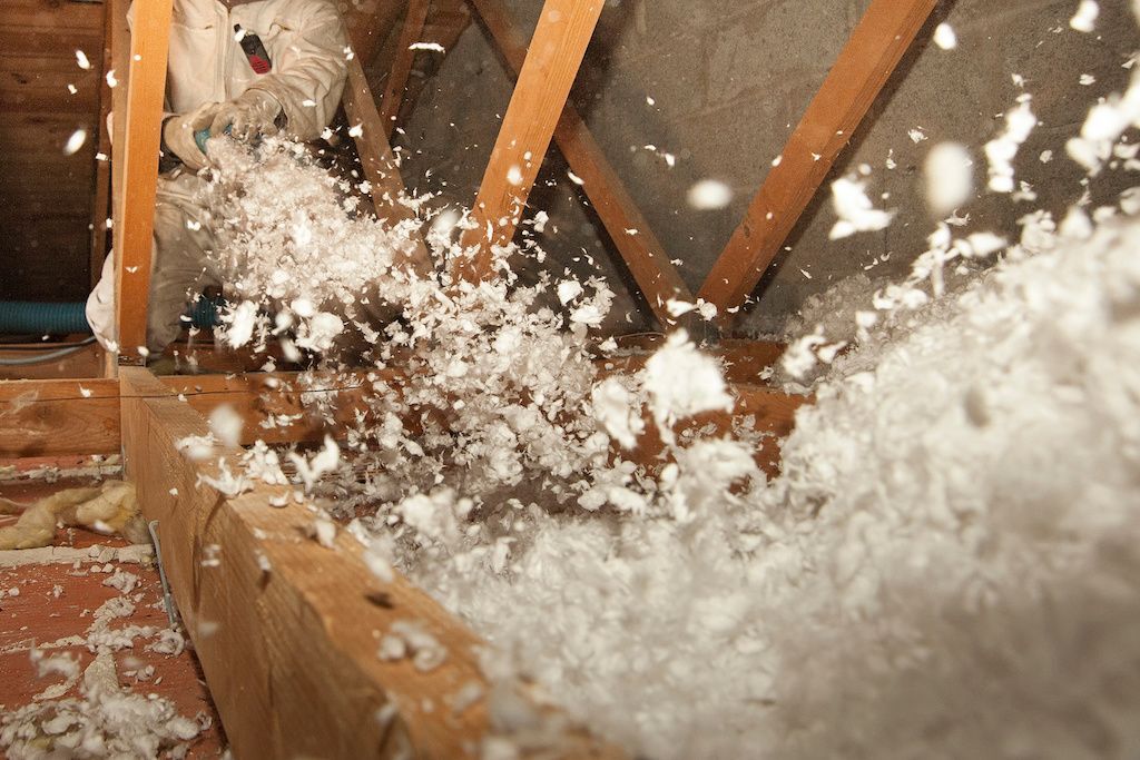 Soufflage isolant dans des combles