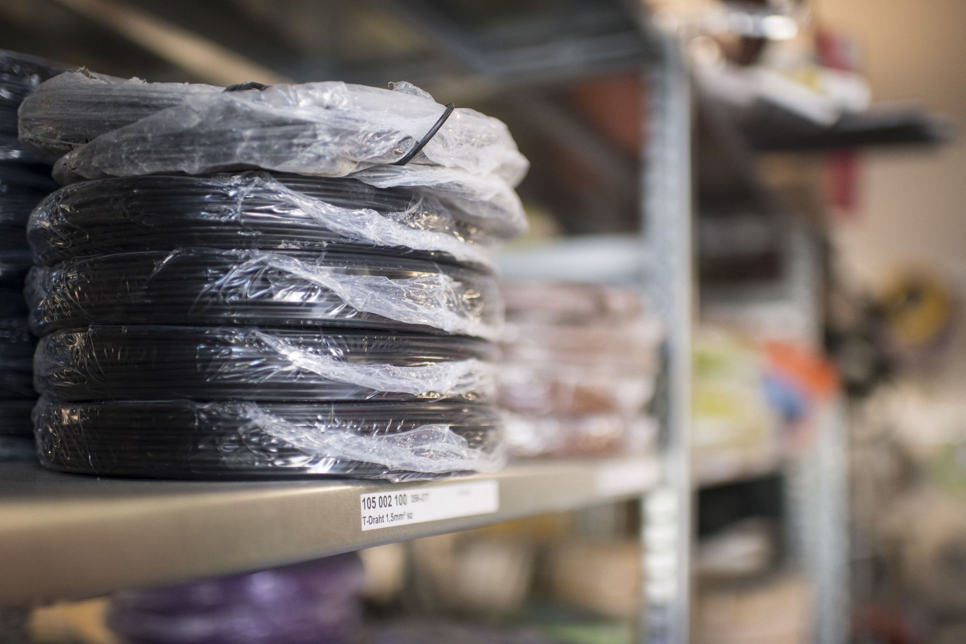 Schwarze Kabel - Z Feuz Elektro GmbH