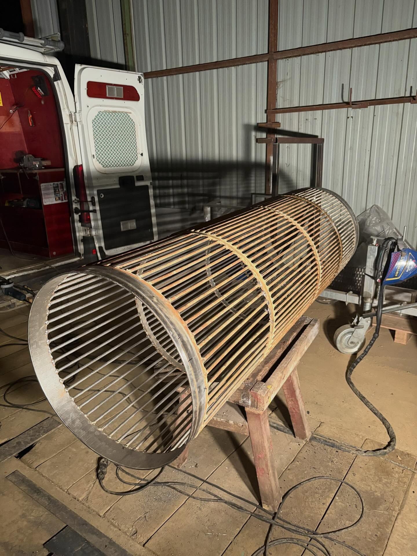 Avant modification d’écartement des barreaux d’un trieur à bulot en inox 