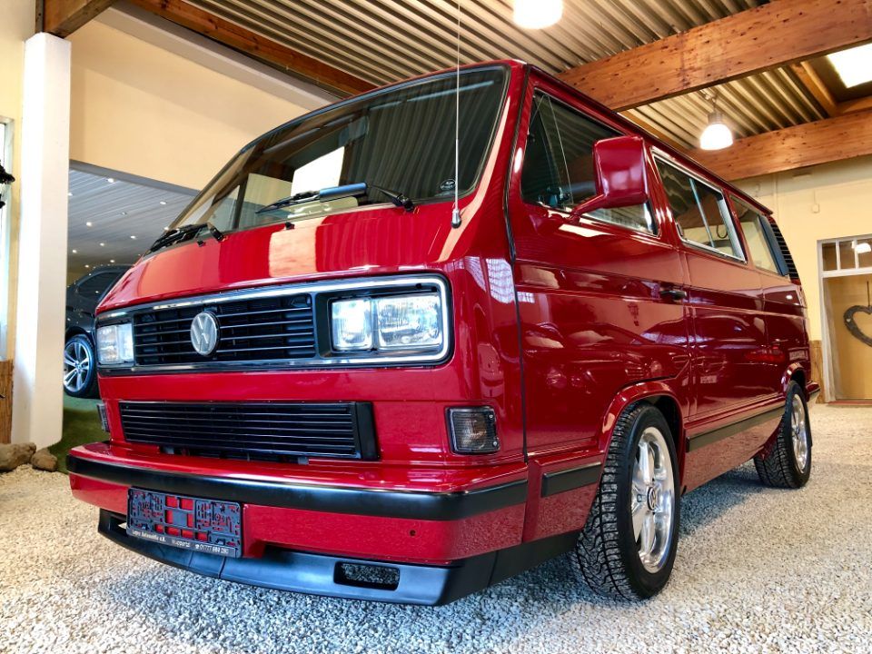 Oldtimer VW-Bulli in der Ausstellung bei Lopez Automobile in Wuppertal