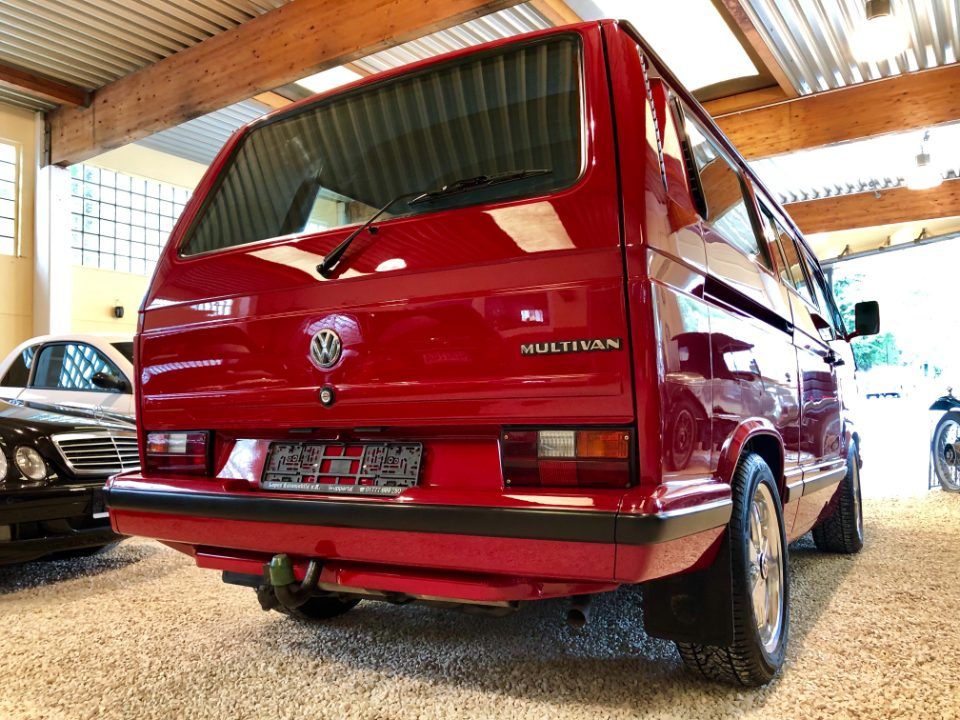 Oldtimer VW-Bulli in der Ausstellung bei Lopez Automobile in Wuppertal