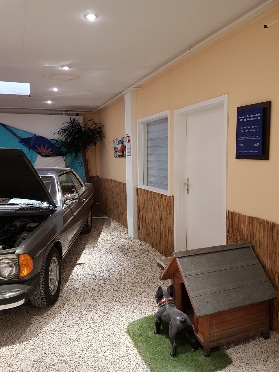 Ausstellungsraum von Lopez Automobile in Wuppertal