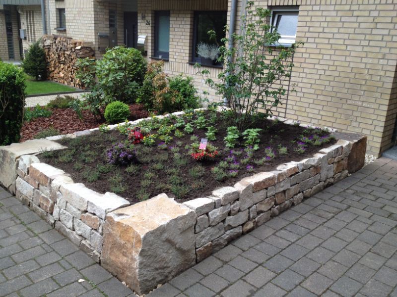 kleines Beet vorm Hauseingang