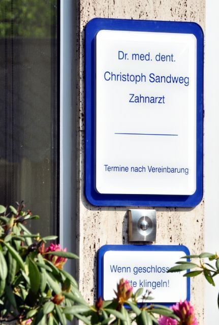 Eingang Praxis Dr. med. dent. Christoph Sandweg