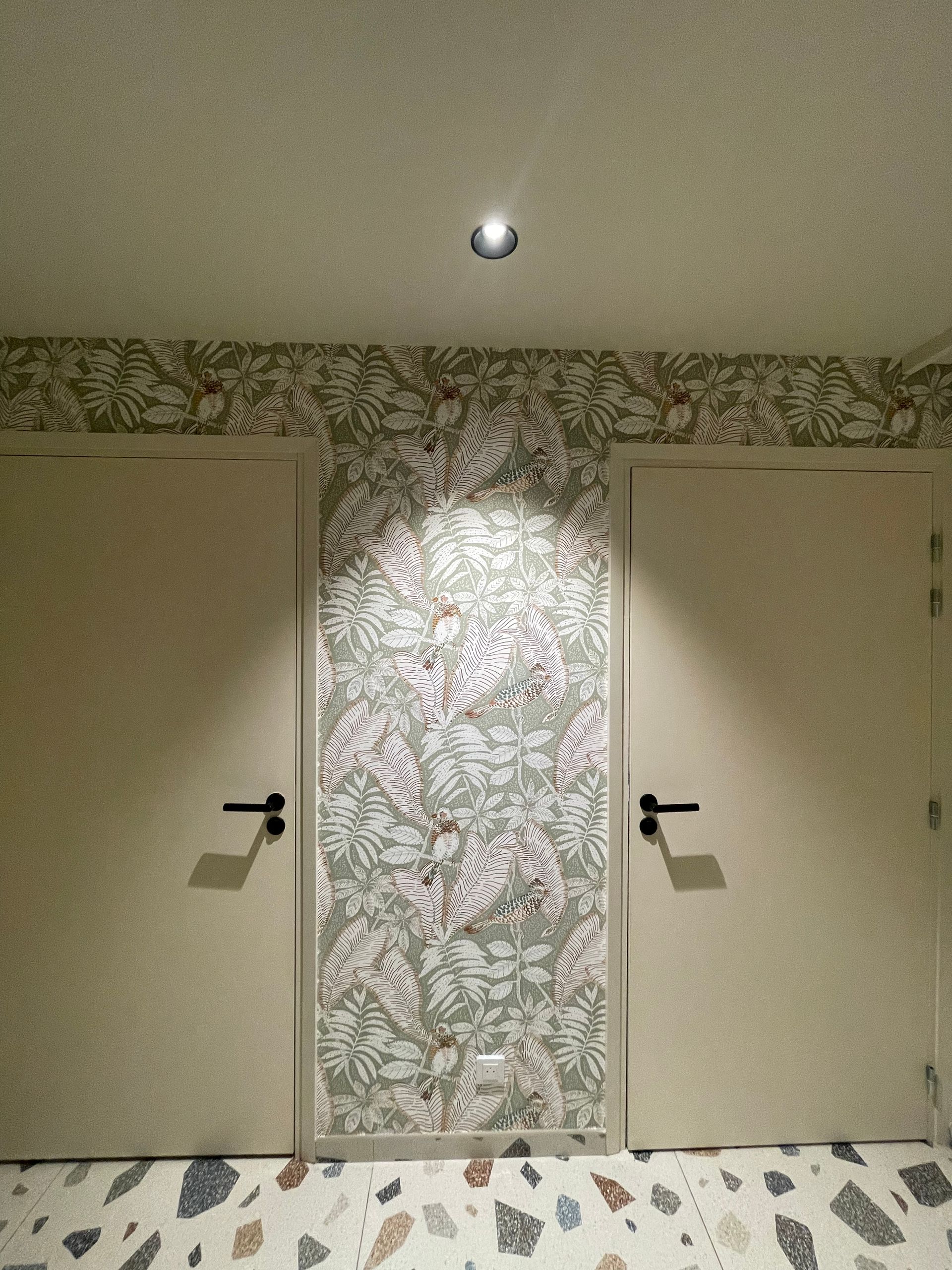 Éclairage dans un couloir de maison