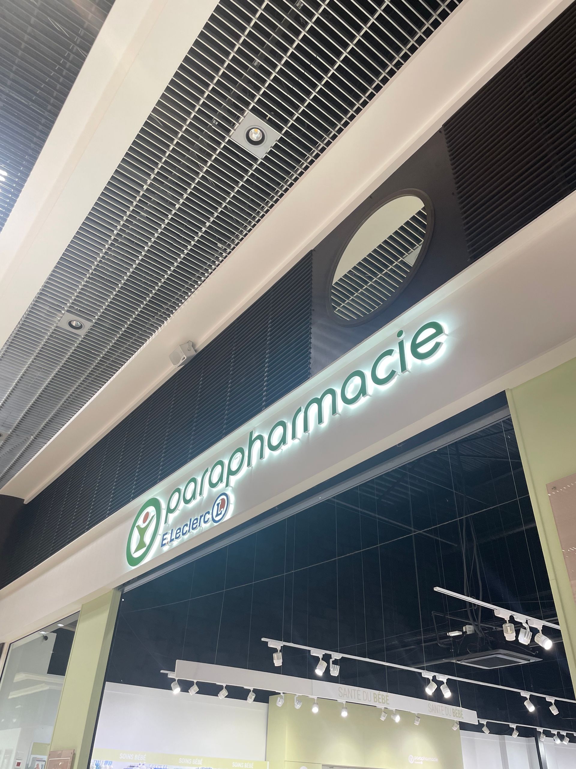 Devanture et électricité pour une parapharmacie