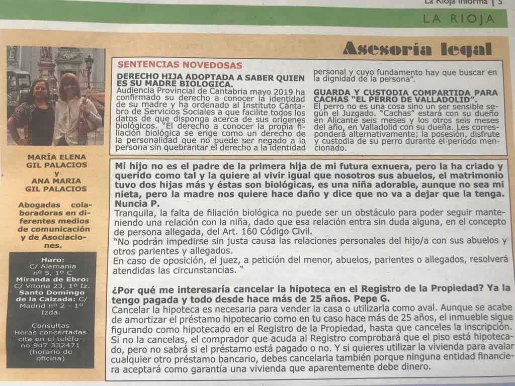 Recorte de periódico con asesoramiento legal y foto de dos mujeres, María Elena y Ana María.