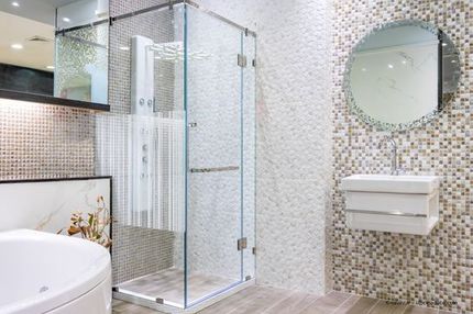 Badezimmer mit Glasarbeiten von Glaserei Meissner