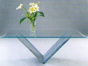 Tisch aus Glas