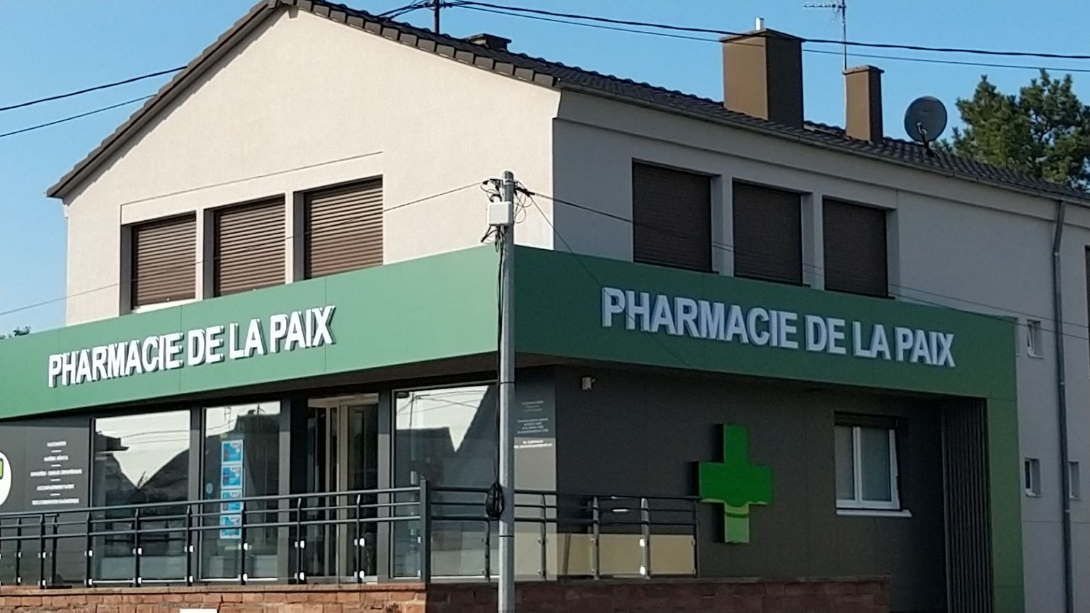 Entrée d'une pharmacie