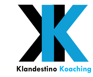 Un logotipo azul y negro para Klandestro Coaching.