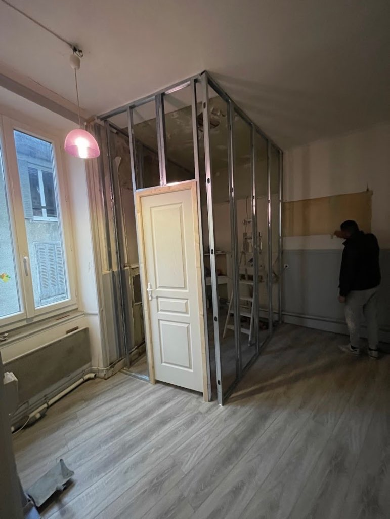 Travaux avec pose de plaques de plâtre pour créer une pièce