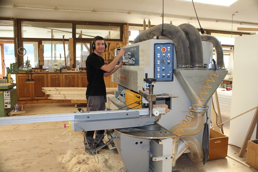 Apprenti au travail - Jossevel & Fils - Puidoux