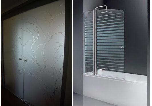 Un baño con cabina de ducha y bañera.