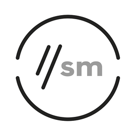 Un logotipo en blanco y negro con la palabra sm en un círculo.