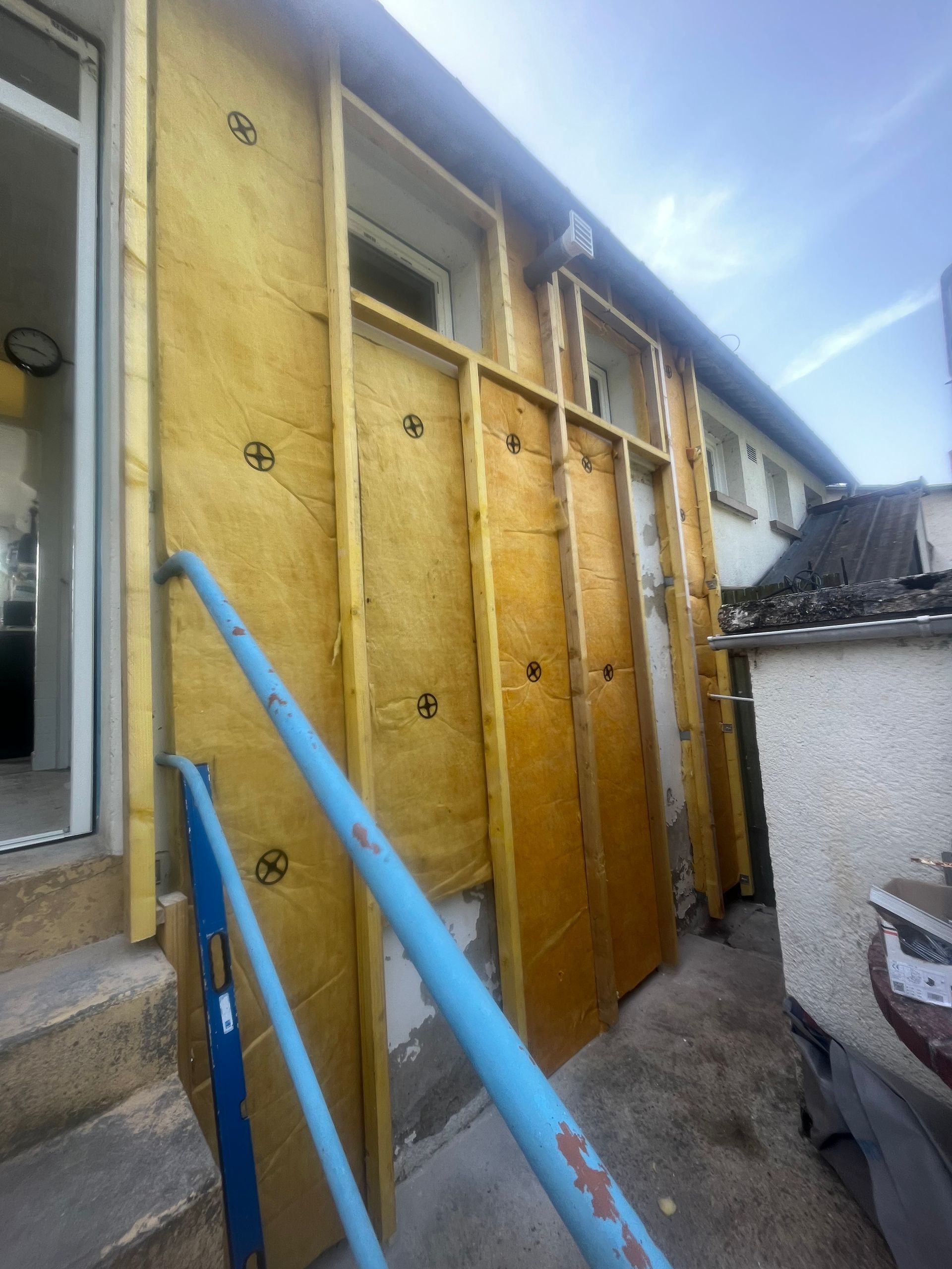 Isolation de l'extérieur d'une maison avec de la laine de roche