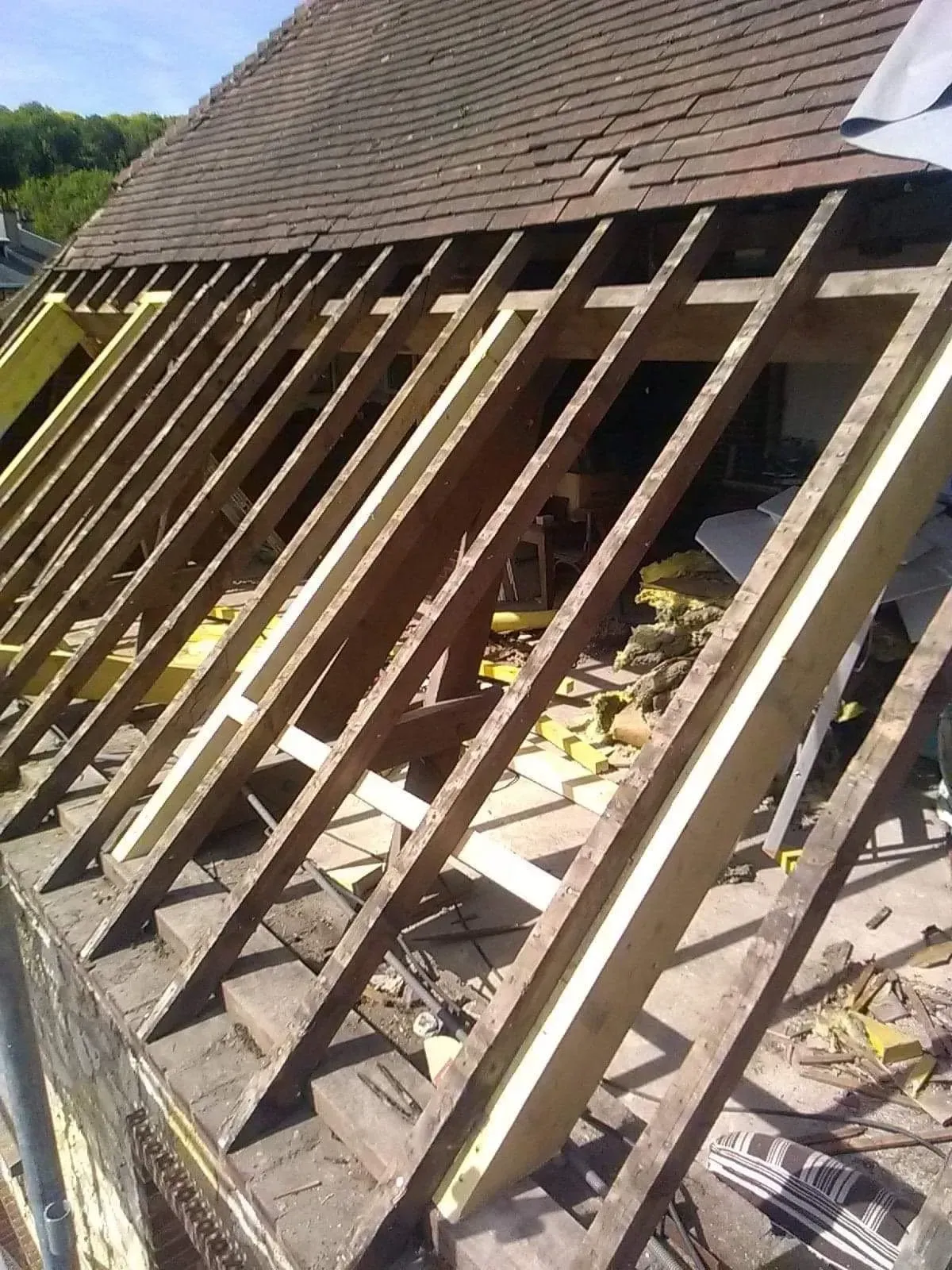 Rénovation en cours d'une ancienne toiture