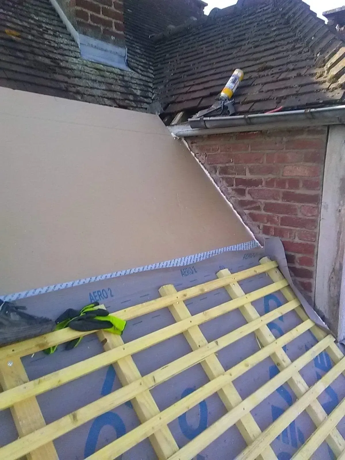 Rénovation en cours d'une portion de toit