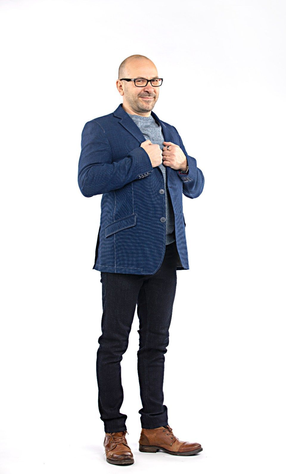 Henkilökuva valkoisella pohjalla