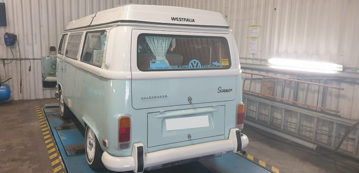 L'arrière d'un van.