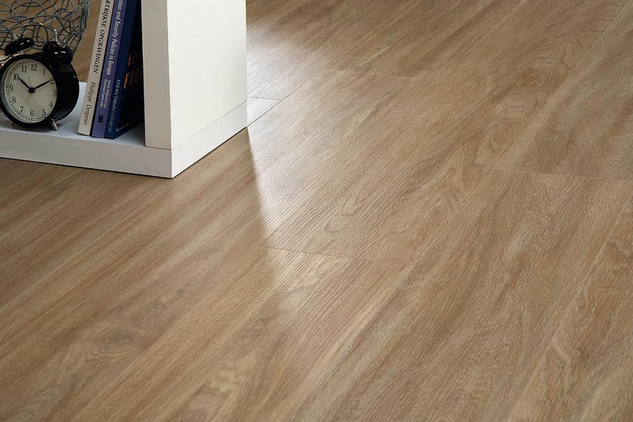 Parquet LVT imitation chêne naturel