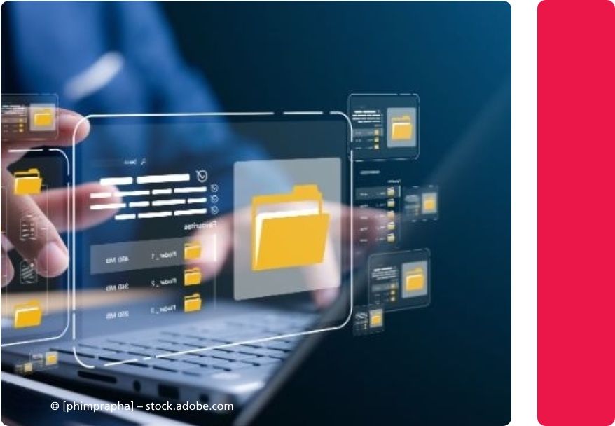 Mitarbeiter der EPA DIRECT GmbH arbeitet an Laptop