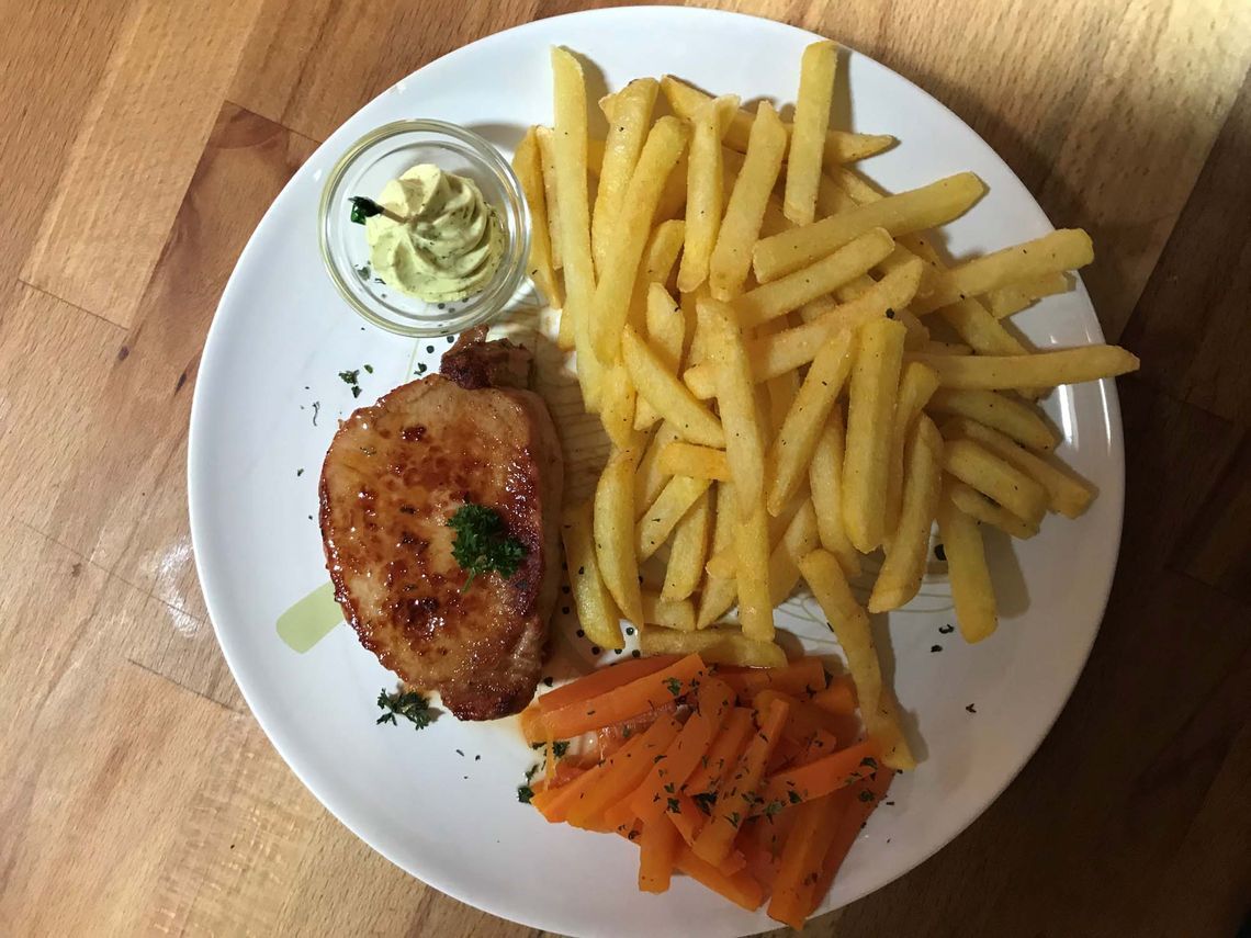 Schweins-Steaks, -Kotelettes oder -Schnitzel. - Waldrand Beizli in Aeschlen b. Oberdiessbach