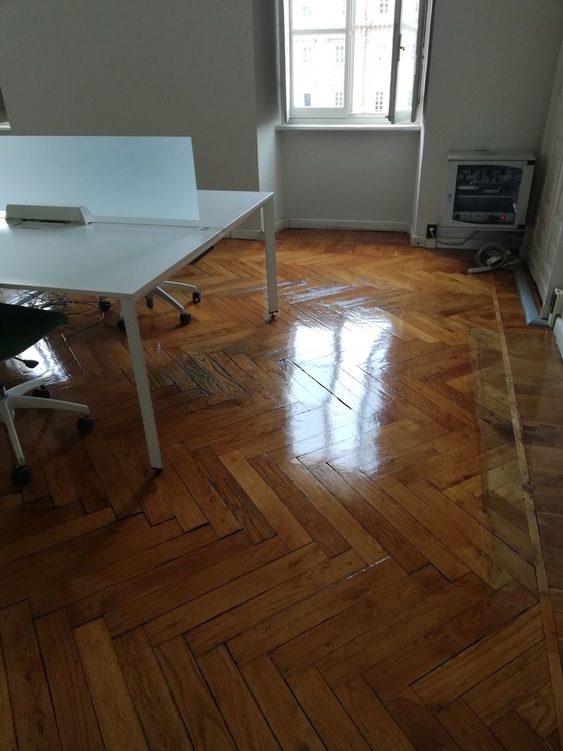 parquet a spina di pesce lucidato