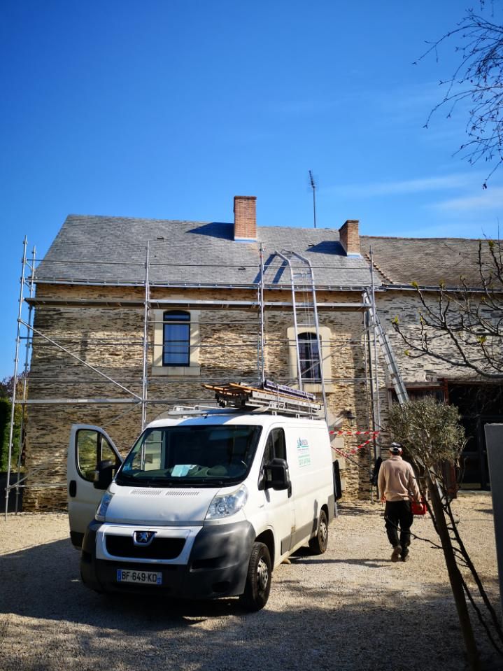 Travaux de toiture sur une maison