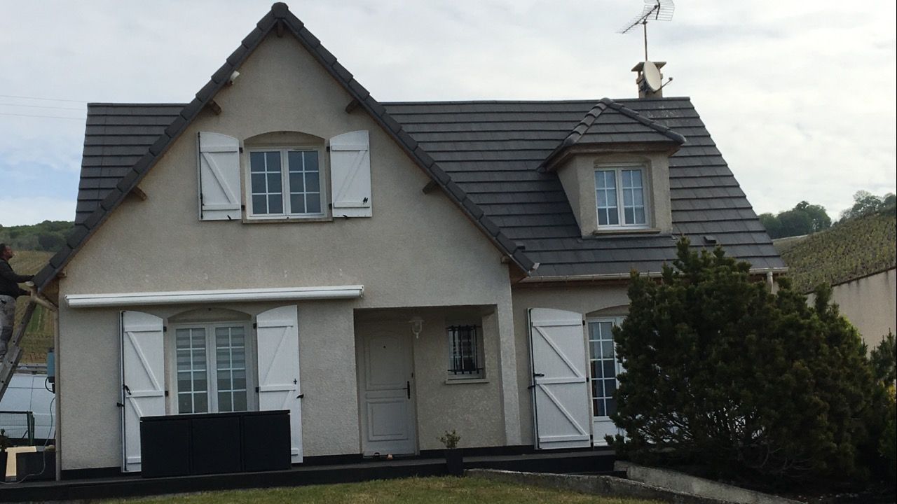 Maison à étage sale