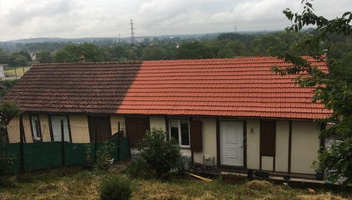 Maison mitoyenne au toit nettoyé