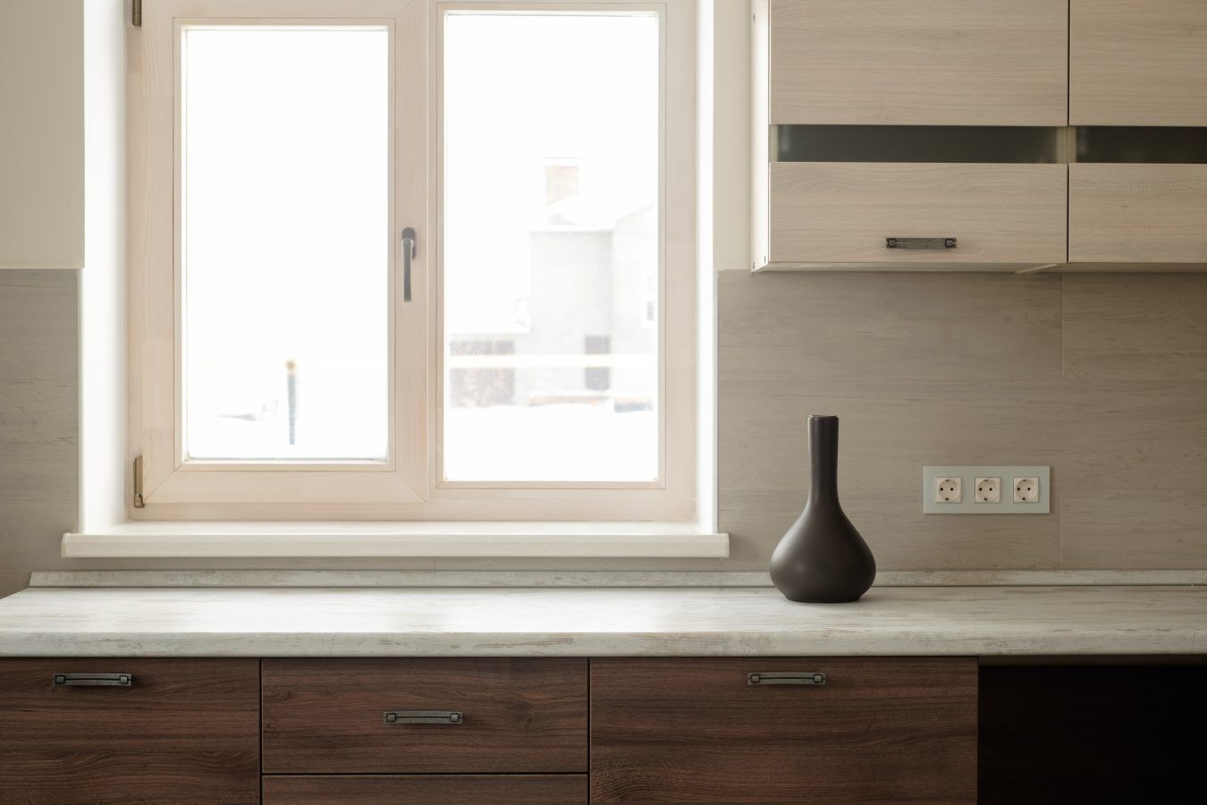 Fenêtre en PVC dans une cuisine