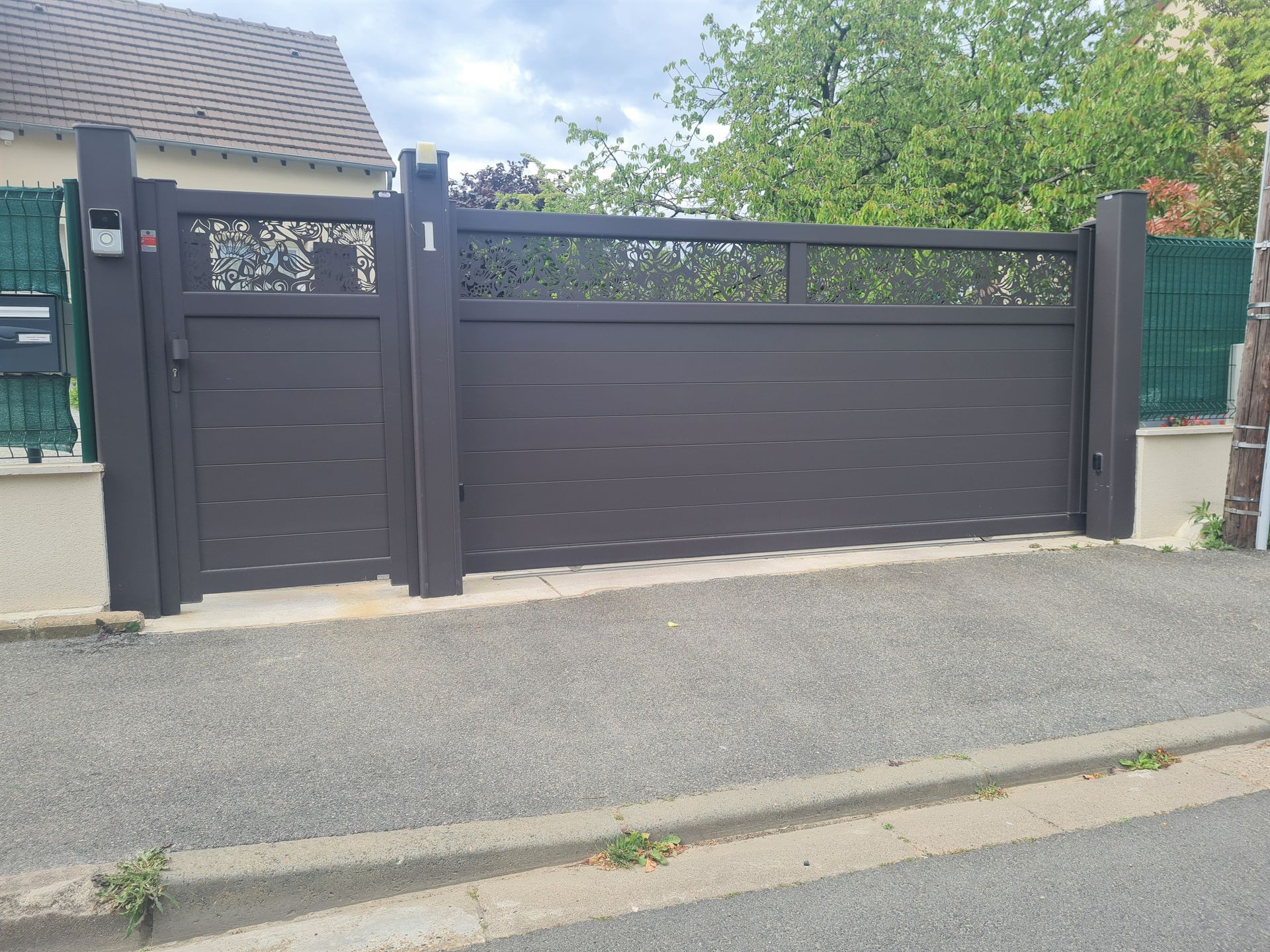 Portillon et portail gris anthracite