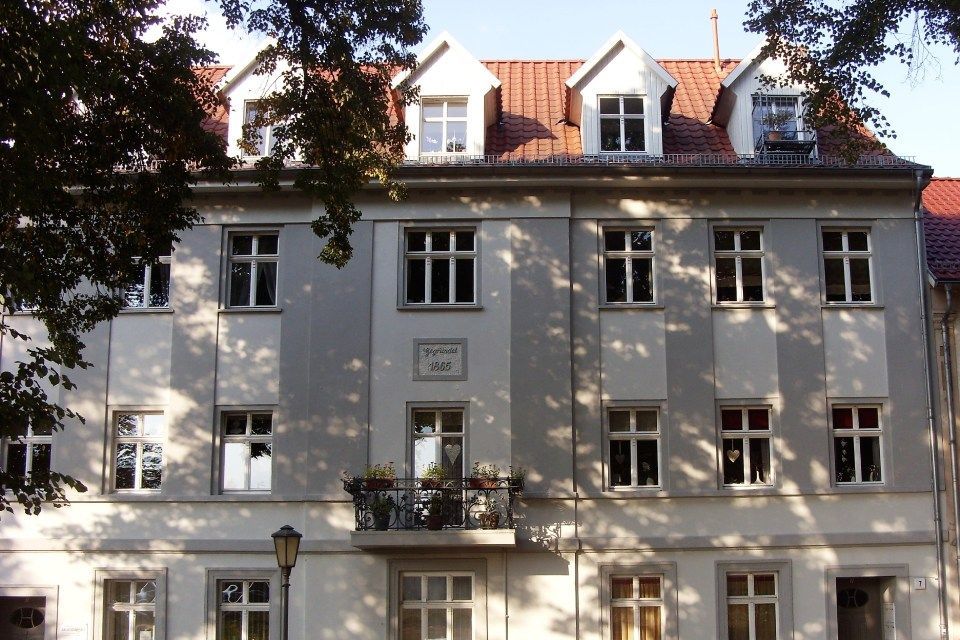 verwaltende Objekte weisses Haus