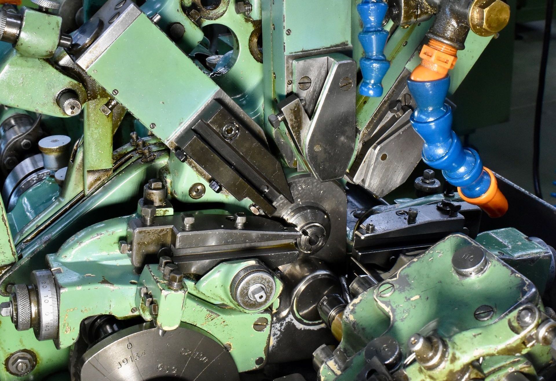Une machine de décolletage traditionnel tornos